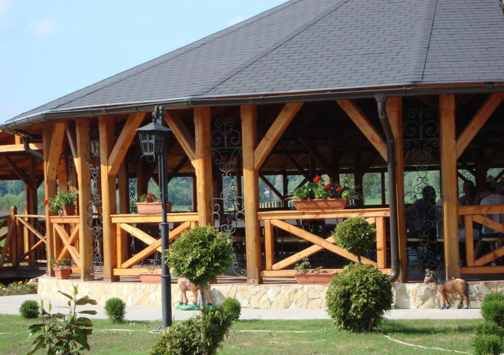 Pension La Taticu Săcălăşeni Extérieur photo