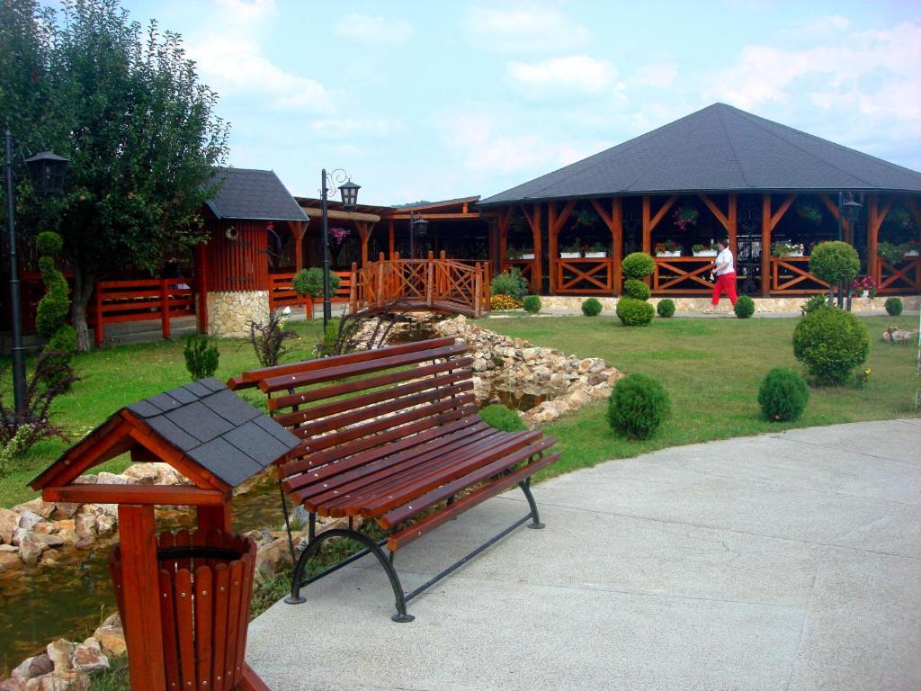 Pension La Taticu Săcălăşeni Extérieur photo
